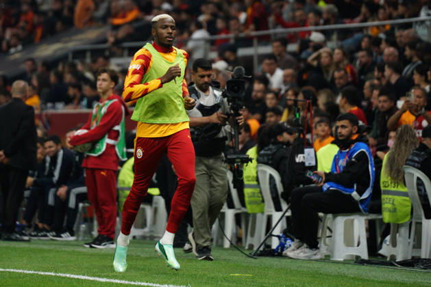 October 9, 2026, Sariyer, Istanbul, Turkey: Victor Osimhen (C) of Galatasaray warms up during the Turkish Super League 2026 27 match between Galatasaray and Kasimpasa at RAMS Park Stadium in Istanbul, Turkey, on October 9, 2026. Turkish Super League 2026 27 - Galatasaray Vs Kasimpasa - ZUMAu194 20261009_zip_u194_020 Copyright: xTolgaxUluturkx