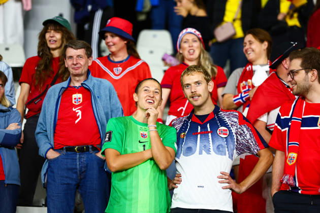 Women s World Cup Qualifier: Romania vs. Norway, Bucharest, October 9, 2026. Fans celebrate after the World Cup qualifying soccer match between Romania and Norway at Stadionul Arcul de Triumf in Bucharest. Photo: Nikola Krstic, NTB. EDITORIAL USE ONLY. RESTRICTED USE FOR BETTING COMPANIES. Copyright: xNikolaxKrsticx xNTBx