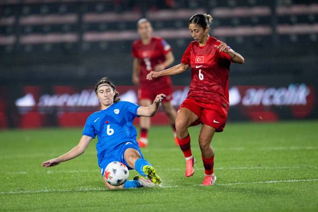 Turkiye v Slovenia - FIFA Women s World Cup 2027 European Qualifiers ISTANBUL, TURKIYE - OCTOBER 09: Kaja Korosec (6) of Slovenia vies with her opponent during the FIFA Women s World Cup 2027 European Qualifiers Play-offs Round 1 First Leg between Turkiye and Slovenia at Pendik Stadium in Istanbul, Turkiye, on October 09, 2026. Didem Mente Anadolu Istanbul Turkey. Editorial use only. Please get in touch for any other usage. Copyright: x2026xAnadoluxDidemxMentex