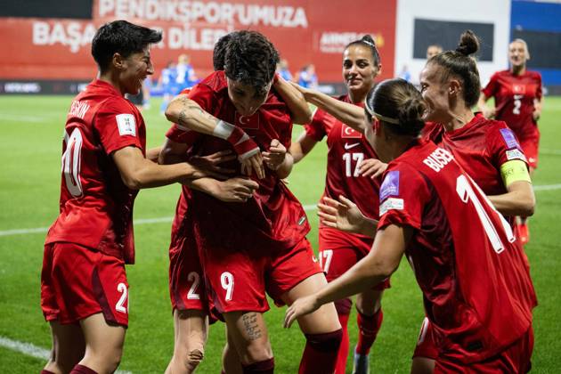 Turkiye v Slovenia - FIFA Women s World Cup 2027 European Qualifiers ISTANBUL, TURKIYE - OCTOBER 09: Kader Hancar (9) of Turkiye celebrates with her teammates after scoring a goal during the FIFA Women s World Cup 2027 European Qualifiers Play-offs Round 1 First Leg between Turkiye and Slovenia at Pendik Stadium in Istanbul, Turkiye, on October 09, 2026. Didem Mente Anadolu Istanbul Turkey. Editorial use only. Please get in touch for any other usage. Copyright: x2026xAnadoluxDidemxMentex