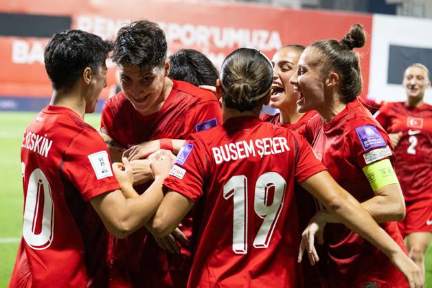 Turkiye v Slovenia - FIFA Women s World Cup 2027 European Qualifiers ISTANBUL, TURKIYE - OCTOBER 09: Kader Hancar (9) of Turkiye celebrates with her teammates after scoring a goal during the FIFA Women s World Cup 2027 European Qualifiers Play-offs Round 1 First Leg between Turkiye and Slovenia at Pendik Stadium in Istanbul, Turkiye, on October 09, 2026. Didem Mente Anadolu Istanbul Turkey. Editorial use only. Please get in touch for any other usage. Copyright: x2026xAnadoluxDidemxMentex