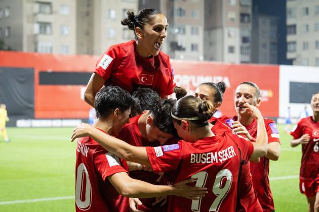 Turkiye v Slovenia - FIFA Women s World Cup 2027 European Qualifiers ISTANBUL, TURKIYE - OCTOBER 09: Kader Hancar (9) of Turkiye celebrates with her teammates after scoring a goal during the FIFA Women s World Cup 2027 European Qualifiers Play-offs Round 1 First Leg between Turkiye and Slovenia at Pendik Stadium in Istanbul, Turkiye, on October 09, 2026. Didem Mente Anadolu Istanbul Turkey. Editorial use only. Please get in touch for any other usage. Copyright: x2026xAnadoluxDidemxMentex