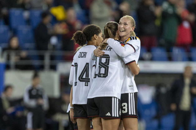 GER, Karlsruhe, football, womens football, International Friendly, Länderspiel, Nationalmannschaft Germany vs. Australia in the picture f.l.: Melissa Koessler (Germany 18), Camilla Kuever (Germany 03), goal celebration 09.10.2026, BBBank Wildpark Karlsruhe DFB REGULATIONS PROHIBIT ANY USE OF PHOTOGRAPHS AS IMAGE SEQUENCES AND OR QUASI-VIDEO, Karlsruhe BBBank Wildpark Baden-Wuerttemberg Germany Copyright: xPaulxFritzx