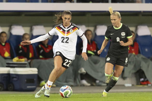 GER, Karlsruhe, football, womens football, International Friendly, Länderspiel, Nationalmannschaft Germany vs. Australia in the picture f.l.: Jule Brand (Germany 22), Kaitlyn Torpey (Australia 08), tackle 09.10.2026, BBBank Wildpark Karlsruhe DFB REGULATIONS PROHIBIT ANY USE OF PHOTOGRAPHS AS IMAGE SEQUENCES AND OR QUASI-VIDEO, Karlsruhe BBBank Wildpark Baden-Wuerttemberg Germany Copyright: xPaulxFritzx