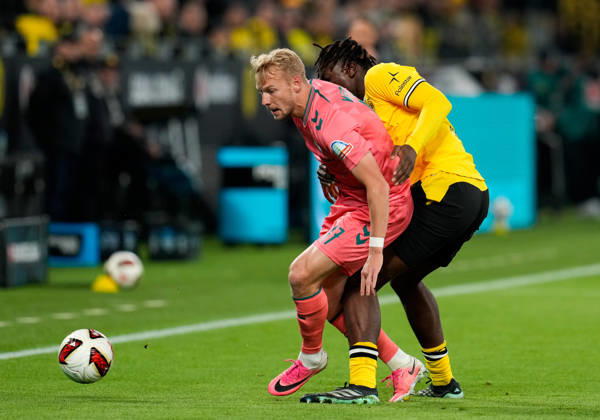 Marco Gruell (SV Werder Bremen, 17) im Zweikampf mit Joane Gadou (Borussia Dortmund, 22) GER, Borussia Dortmund vs SV Werder Bremen, 1. Bundesliga, 5. Spieltag, Saison 2026-27, SIGNAL IDUNA PARK, Dortmund, 09.10.2026 DFL REGULATIONS PROHIBIT ANY USE OF PHOTOGRAPHS AS IMAGE SEQUENCES AND OR QUASI-VIDEO Borussia Dortmund vs SV Werder Bremen, 1. Bundesliga, 5. Spieltag, Saison 2026-27, 09.10.2026 Dortmund Copyright: xEibner-Pressefoto ScottxColemanx EP_SCN