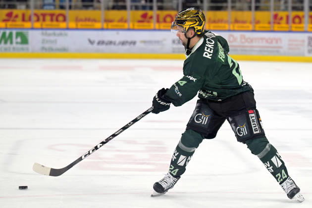 Cole Fonstad (Bietigheim Steelers, 24) am Puck Bietigheim Steelers vs. EC Bad Nauheim , Eishockey, DEL 2, 07.Hauptrundenspiel, Saison 2026 2027, 09.10.2026 Bietigheim Steelers vs. EC Bad Nauheim , Eishockey, DEL 2, 07.Hauptrundenspiel, Saison 2026 2027, 09.10.2026 Bietigheim Copyright: xEibner-Pressefotox EP_TBR