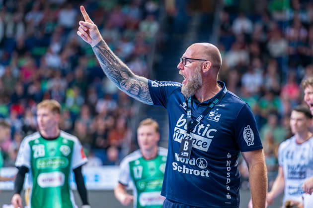 AleÅ¡ PajoviÄ‡ (SG Flensburg-Handewitt, Trainer) (v.l.), TSV Hannover-Burgdorf (grün) gegen SG Flensburg-Handewitt (blau) am 8. Spieltag der Saison 2026 2027 in der Opel Handball-Bundesliga (09.10.2026, ZAG Arena (Hannover, GER), Copyright: xJanxGuentherx xTSVxHannover-Burgdorfx