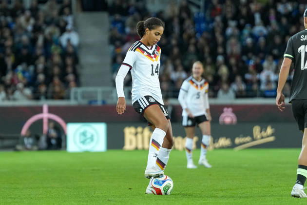 Cora Zicai (Deutschland Frauen-Nationalmannschaft, 14) am Ball , Deutschland, Fussball, Länderspiel, Freundschaftsspiel, Testspiel, 2026 2027, Deutschland vs. Australien, 09.10.2026, BBBank Wildpark, Karlsruhe Karlsruhe BBBank Wildpark Baden-Wuerttemberg Deutschland Copyright: xArnexAmbergx
