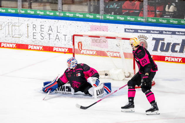 09.10.2026 - Eishockey - Saison 2026 2027 - Penny DEL - Nürnberg Ice Tigers Icetigers - Adler Mannheim - ThHa - xthxhax - Niklas Treutle (31, Nürnberg Ice Tigers, NIT ) geschlagen
