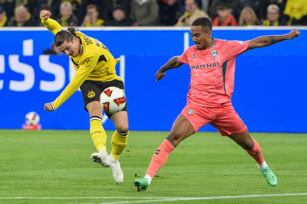 v. li. im Zweikampf Marcel Sabitzer (Dortmund 20) Arthur (Bremen 13) 09.10.2026 ¢ Fussball ¢ Borussia Dortmund vs SV Werder Bremen, Signal Iduna Park, Dortmund, DFB DFL REGULATIONS PROHIBIT ANY USE OF PHOTOGRAPHS AS IMAGE SEQUENCES AND OR QUASI-VIDEO NRW Germany
