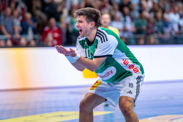 Renars Uscins (TSV Hannover-Burgdorf, Nr. 10) (v.l.), TSV Hannover-Burgdorf (grün) gegen SG Flensburg-Handewitt (blau) am 8. Spieltag der Saison 2026 2027 in der Opel Handball-Bundesliga (09.10.2026, ZAG Arena (Hannover, GER), Copyright: xJanxGuentherx xTSVxHannover-Burgdorfx