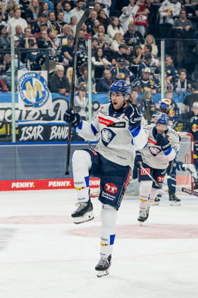 Sam Ruopp (ERC Ingolstadt, 02) bejubelt sein Tor zum 0:4 GER, EHC Red Bull Muenchen vs. ERC Ingolstadt, DEL, Saison 2026 2027, 7. Spieltag, 09.10.2026. Foto: HMB Media Franz Feiner Copyright: HMBxMedia FranzxFeiner