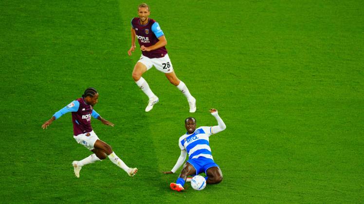 Glen Kamara of QPR wins the ball ahead of Kyle Walker-Peters of West Ham United West Ham United v Queens Park Rangers, EFL Championship, Football, London Stadium, London, UK - 09 Oct 2026London London Stadium United Kingdom EDITORIAL USE ONLY No use with unauthorised audio, video, data, fixture lists, club league logos or live services. Online in-match use limited to 120 images, no video emulation. No use in betting, games or single club league player publications. Copyright: xJavierxGarcia Shutterstockx 17195977y
