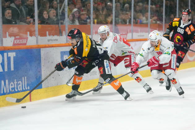 3014 Bern BE, Switzerland - October 09: Samuel Kreis (44 SCB) in duel for the puck against Dominic Zwerger (61 EHCB) and Fabio Hofer (16 EHCB) during the National League match between SC Bern and EHC Biel-Bienne at PostFinance Arena on October 09, 2026 in 3014 Bern BE, Switzerland. Copyright: xKjetilxWaberx xSPPx Sportspressphoto_SPR249656