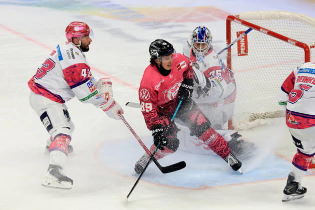 09.10.2026, DEU, GER, Eishockey, Spieltag, Saison 2026 27, Berlin, Eisbaeren Berlin vs. Grizzly Wolfsburg Andreas Eder ( Eisbaeren Berlin 43 ), Jonas Neffin ( Eisbaeren Berlin 75 ), Matt Choupani ( Grizzly Wolfsburg 89 ) nordphoto GmbH Engler Stadt Uber-Arena Bundesland Land Copyright: xNordphotox xEnglerx