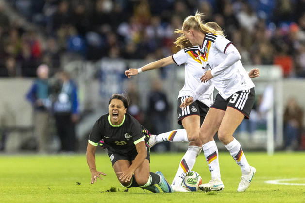 GER, Karlsruhe, football, womens football, International Friendly, Länderspiel, Nationalmannschaft Germany vs. Australia in the picture f.l.: Sam Kerr (Australia 20), goes down to the grass after a tackle against Camilla Kuever (Germany 03), 09.10.2026, BBBank Wildpark Karlsruhe DFB REGULATIONS PROHIBIT ANY USE OF PHOTOGRAPHS AS IMAGE SEQUENCES AND OR QUASI-VIDEO, Karlsruhe BBBank Wildpark Baden-Wuerttemberg Germany Copyright: xPaulxFritzx