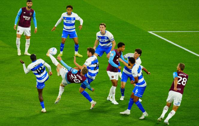 Jarrod Bowen of West Ham United goes close with an overhead kick West Ham United v Queens Park Rangers, EFL Championship, Football, London Stadium, London, UK - 09 Oct 2026London London Stadium United Kingdom EDITORIAL USE ONLY No use with unauthorised audio, video, data, fixture lists, club league logos or live services. Online in-match use limited to 120 images, no video emulation. No use in betting, games or single club league player publications. Copyright: xJavierxGarcia Shutterstockx 17195977aa