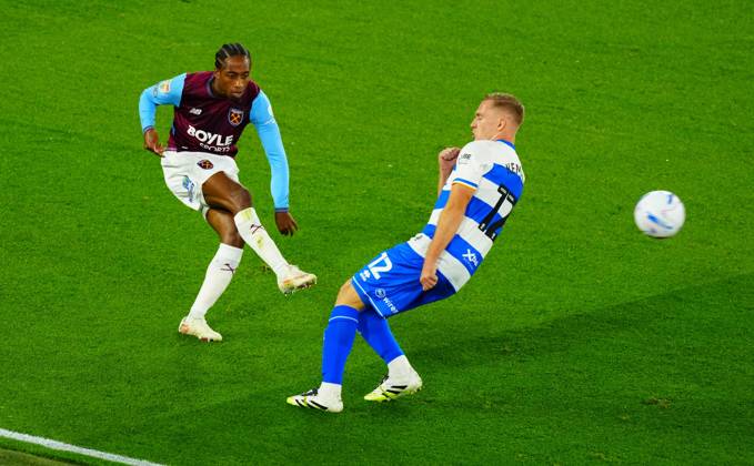 Kyle Walker-Peters of West Ham United clears under pressure from Boy Kemper of QPR West Ham United v Queens Park Rangers, EFL Championship, Football, London Stadium, London, UK - 09 Oct 2026London London Stadium United Kingdom EDITORIAL USE ONLY No use with unauthorised audio, video, data, fixture lists, club league logos or live services. Online in-match use limited to 120 images, no video emulation. No use in betting, games or single club league player publications. Copyright: xJavierxGarcia Shutterstockx 17195977z
