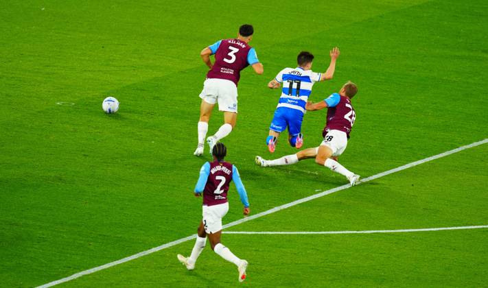 Tomas Soucek of West Ham United fouls Paul Smyth of QPR and concedes a penalty West Ham United v Queens Park Rangers, EFL Championship, Football, London Stadium, London, UK - 09 Oct 2026London London Stadium United Kingdom EDITORIAL USE ONLY No use with unauthorised audio, video, data, fixture lists, club league logos or live services. Online in-match use limited to 120 images, no video emulation. No use in betting, games or single club league player publications. Copyright: xJavierxGarcia Shutterstockx 17195977ab