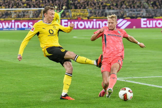v. li. im Zweikampf Maximilian Beier (Dortmund 14) Marco Grüll Gruell (Bremen 17) 09.10.2026 ¢ Fussball ¢ Borussia Dortmund vs SV Werder Bremen, Signal Iduna Park, Dortmund, DFB DFL REGULATIONS PROHIBIT ANY USE OF PHOTOGRAPHS AS IMAGE SEQUENCES AND OR QUASI-VIDEO NRW Germany