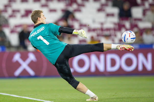 West Ham United v Queens Park Rangers, EFL Sky Bet Championship, EFL, Football, London Stadium, London, UK - 09 Oct 2026 Mads Hermansen of West Ham United wears a shirt in tribute to Ex West Ham Goalkeeper Ludek Miklosko during the pre-match warm up London London Stadium Stratford GBR, UK NEWSPAPERS OUT Copyright: xEllixBirchx