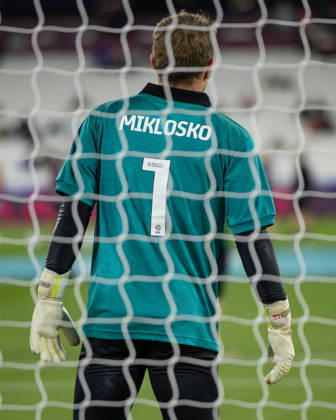 West Ham United v Queens Park Rangers, EFL Sky Bet Championship, EFL, Football, London Stadium, London, UK - 09 Oct 2026 Mads Hermansen of West Ham United wears a shirt in tribute to Ex West Ham Goalkeeper Ludek Miklosko during the pre-match warm up London London Stadium Stratford GBR, UK NEWSPAPERS OUT Copyright: xEllixBirchx