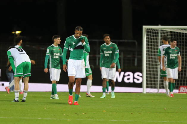 09.10.2026, Fußball, Herren, Regionalliga Bayern, Saison 2026 2027, 13. Spieltag: FC Schweinfurt 05 - SC Eltersdorf Morris Adelabu (FC Schweinfurt 05, 27) bedient Schweinfurt Riedel-Bau-Arena im Sachs-Stadio Bayern Unterfranken Deutschland