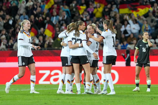 Torjubel, Emotionen, Torschuss, Abschluss, Torerfolg, Tor, Treffer, Jule Brand (Deutschland Frauen-Nationalmannschaft, 22), Franziska Kett (Deutschland Frauen-Nationalmannschaft, 17), Melissa Kössler Melissa Koessler (Deutschland Frauen-Nationalmannschaft, 18) , Deutschland, Fussball, Länderspiel, Freundschaftsspiel, Testspiel, 2026 2027, Deutschland vs. Australien, 09.10.2026, BBBank Wildpark, Karlsruhe Karlsruhe BBBank Wildpark Baden-Wuerttemberg Deutschland Copyright: xArnexAmbergx