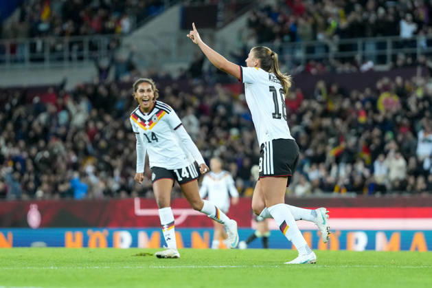 Cora Zicai (Deutschland Frauen-Nationalmannschaft, 14), Melissa Kössler Melissa Koessler (Deutschland Frauen-Nationalmannschaft, 18), Torjubel, Emotionen, Torschuss, Abschluss, Torerfolg, Tor, Treffer , Deutschland, Fussball, Länderspiel, Freundschaftsspiel, Testspiel, 2026 2027, Deutschland vs. Australien, 09.10.2026, BBBank Wildpark, Karlsruhe Karlsruhe BBBank Wildpark Baden-Wuerttemberg Deutschland Copyright: xArnexAmbergx