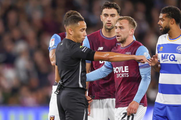 West Ham United v Queens Park Rangers, EFL Sky Bet Championship, EFL, Football, London Stadium, London, UK - 09 Oct 2026 Jarrod Bowen of West Ham United pleads with Referee Ruebyn Ricardo London London Stadium Stratford GBR, UK NEWSPAPERS OUT Copyright: xEllixBirchx