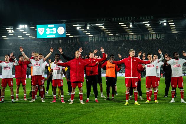 09.10.2026: 3. Liga, 8. Spieltag, SC Preußen Münster vs. Rot-Weiss Essen im LVM-Preußenstadion. Mannschaft Essen vor der Kurve WICHTIGER HINWEIS: Gemäß den Vorgaben des DFB und der DFL ist es untersagt, in dem Stadion und oder vom Spiel angefertigte Fotoaufnahmen in Form von Sequenzbildern und oder videoähnlichen Fotostrecken zu verwerten bzw. verwerten zu lassen. Copyright: xJordyxFourgonx