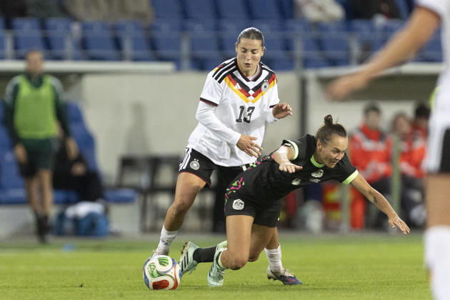 GER, Karlsruhe, football, womens football, International Friendly, Länderspiel, Nationalmannschaft Germany vs. Australia in the picture f.l.: Carlotta Wamser (Germany 13), tackle 09.10.2026, BBBank Wildpark Karlsruhe DFB REGULATIONS PROHIBIT ANY USE OF PHOTOGRAPHS AS IMAGE SEQUENCES AND OR QUASI-VIDEO, Karlsruhe BBBank Wildpark Baden-Wuerttemberg Germany Copyright: xPaulxFritzx
