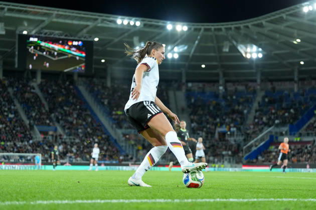 Melissa Kössler Melissa Koessler (Deutschland Frauen-Nationalmannschaft, 18) am Ball , Deutschland, Fussball, Länderspiel, Freundschaftsspiel, Testspiel, 2026 2027, Deutschland vs. Australien, 09.10.2026, BBBank Wildpark, Karlsruhe Karlsruhe BBBank Wildpark Baden-Wuerttemberg Deutschland Copyright: xArnexAmbergx