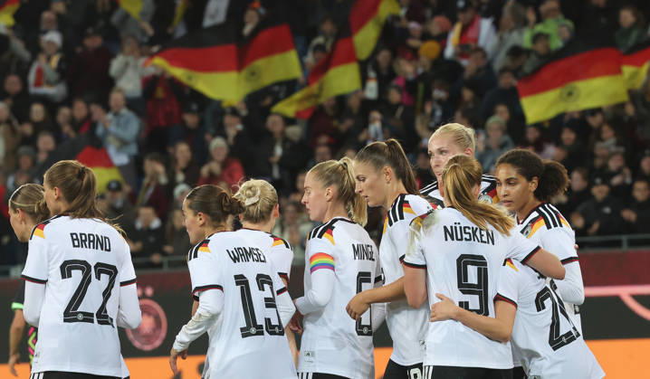 Karlsruhe , Fußball Länderspiel Frauen Deutschland vs. Australien , Jubel Deutschland