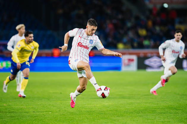 2. Bundesliga: Eintracht Braunschweig vs. Holstein Kiel, 09.10.2026 Adrian Kapralik (Holstein Kiel, 20) am Ball; Fußball, 2. Bundesliga, 7. Spieltag: Eintracht Braunschweig vs. Holstein Kiel am 09.10.2026 im Eintracht-Stadion, Braunschweig DFL REGULATIONS PROHIBIT ANY USE OF PHOTOGRAPHS AS IMAGE SEQUENCES AND OR QUASI-VIDEO. Copyright: xBEAUTIFULxSPORTS Tonhäuserx