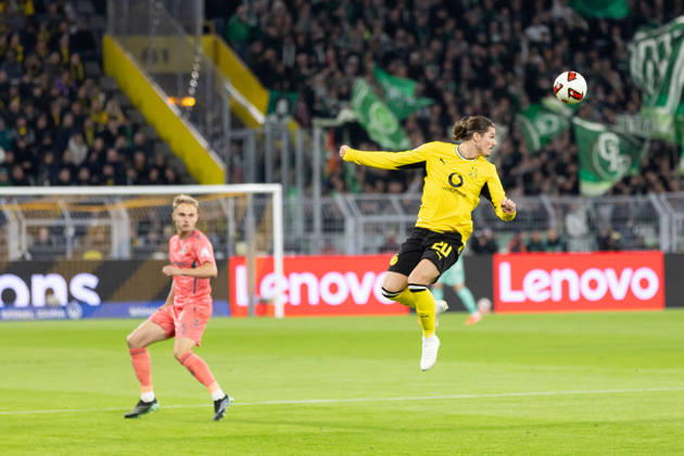 Dortmund, Deutschland 09. Oktober 2026: 1. BL - 2026 2027 - Sp. 5 - Borussia Dortmund gegen SV Werder Bremen Im Bild: Marcel Sabitzer (BVB) am Ball DFL DFB regulations prohibit any use of photographs as image sequences and or quasi-video. Signal Iduna Park Nordrhein Westfalen Copyright: xFotostandx xZeisingx