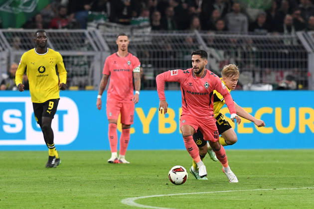Ludovic Reis (Werder Bremen) in Aktion, am Ball, Einzelaktion waehrend des Spiels der 1. Bundesliga zwischen Borussia Dortmund und SV Werder Bremen, Signal Iduna Park am 09. October 2026 in Dortmund, Deutschland. (Foto von Ralf Treese DeFodi Images) +++ Ludovic Reis (Werder Bremen) controls the ball during the Bundesliga match between Borussia Dortmund and SV Werder Bremen at Signal Iduna Park on October 9, 2026 in Dortmund, Germany. (Photo by Ralf Treese DeFodi Images) DFB DFL REGULATIONS PROHIBIT ANY USE OF PHOTOGRAPHS AS IMAGE SEQUENCES AND OR QUASI-VIDEO. (Photo by Ralf Treese DeFodi Images) -