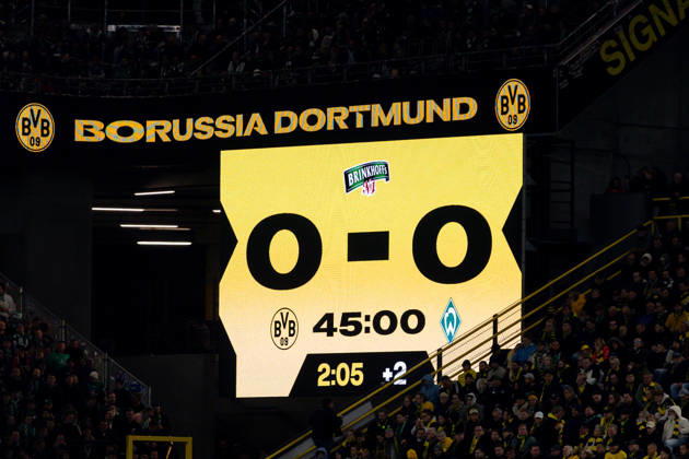 Dortmund, Deutschland 09. Oktober 2026: 1. BL - 2026 2027 - Sp. 5 - Borussia Dortmund gegen SV Werder Bremen Im Bild: Die Anzeigetafel Videoleinwand mit dem Halbzeitergebnis: Borussia Dortmund - Werder Bremen 0:0 DFL DFB regulations prohibit any use of photographs as image sequences and or quasi-video. Signal Iduna Park Nordrhein Westfalen Copyright: xFotostandx xZeisingx