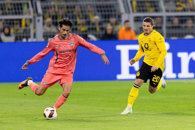 Dortmund, Deutschland 09. Oktober 2026: 1. BL - 2026 2027 - Sp. 5 - Borussia Dortmund gegen SV Werder Bremen Im Bild: v. li. im Zweikampf Eren Dinkci Dinkci (SVW) und Marcel Sabitzer (BVB) DFL DFB regulations prohibit any use of photographs as image sequences and or quasi-video. Signal Iduna Park Nordrhein Westfalen Copyright: xFotostandx xZeisingx