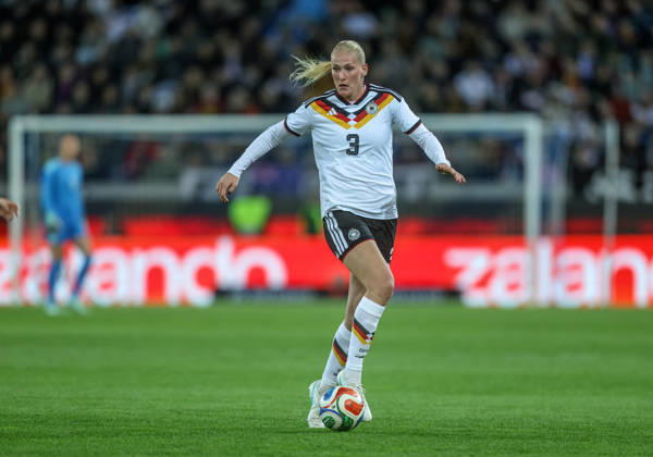 GER, Karlsruhe, Deutschland vs Australien, FIFA, DFB, Fussball, Spielzeit 2026 2027, BBBank Wildpark, Freundschaftsspiel im Bild v.l.: Camilla Küver (Deutschland, Frauen Nationalmannschaft) DFB DFL REGULATIONS PROHIBIT ANY USE OF PHOTOGRAPHS AS IMAGE SEQUENCES AND OR QUASI-VIDEO, 09.10.2026 Copyright: HMBxMedia HendrikxHamelau