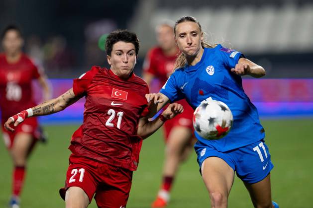 Turkiye v Slovenia - FIFA Women s World Cup 2027 European Qualifiers ISTANBUL, TURKIYE - OCTOBER 09: Lara Pransnikar (11) of Slovenia competes with Cansu Kaya of Turkiye during the FIFA Women s World Cup 2027 European Qualifiers Play-offs Round 1 First Leg between Turkiye and Slovenia at Pendik Stadium in Istanbul, Turkiye, on October 09, 2026. Didem Mente Anadolu Istanbul Turkey. Editorial use only. Please get in touch for any other usage. Copyright: x2026xAnadoluxDidemxMentex