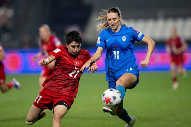 Turkiye v Slovenia - FIFA Women s World Cup 2027 European Qualifiers ISTANBUL, TURKIYE - OCTOBER 09: Lara Pransnikar (11) of Slovenia competes with Cansu Kaya of Turkiye during the FIFA Women s World Cup 2027 European Qualifiers Play-offs Round 1 First Leg between Turkiye and Slovenia at Pendik Stadium in Istanbul, Turkiye, on October 09, 2026. Didem Mente Anadolu Istanbul Turkey. Editorial use only. Please get in touch for any other usage. Copyright: x2026xAnadoluxDidemxMentex