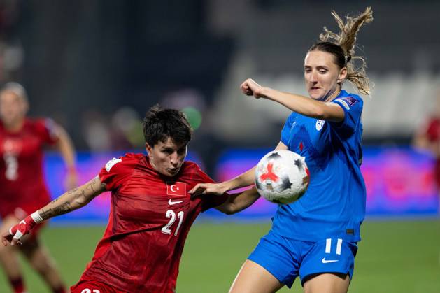 Turkiye v Slovenia - FIFA Women s World Cup 2027 European Qualifiers ISTANBUL, TURKIYE - OCTOBER 09: Lara Pransnikar (11) of Slovenia competes with Cansu Kaya of Turkiye during the FIFA Women s World Cup 2027 European Qualifiers Play-offs Round 1 First Leg between Turkiye and Slovenia at Pendik Stadium in Istanbul, Turkiye, on October 09, 2026. Didem Mente Anadolu Istanbul Turkey. Editorial use only. Please get in touch for any other usage. Copyright: x2026xAnadoluxDidemxMentex