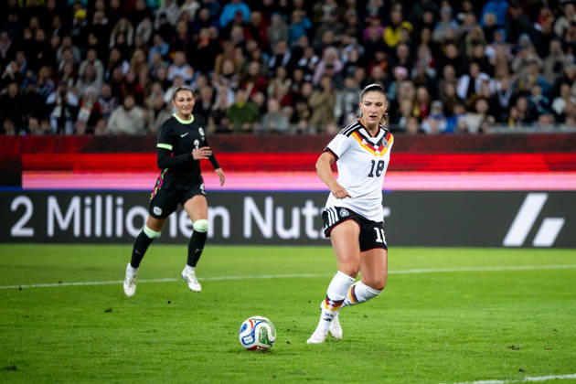 09.10.2026, GER, Fussball, Frauen, Länderspiel, Karlsruhe, Deutschland vs. Australien Melissa Kössler ( Deutschland. 18 ) am Ball Karlsruhe BBBank Wildpark Baden-Württemberg Deutschland Copyright: xNordphoto Memmlerx