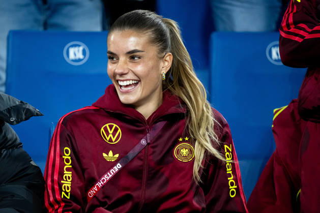 09.10.2026, GER, Fussball, Frauen, Länderspiel, Karlsruhe, Deutschland vs. Australien Selina Cerci ( Deutschland ) lacht auf der Tribüne Karlsruhe BBBank Wildpark Baden-Württemberg Deutschland Copyright: xNordphoto Memmlerx