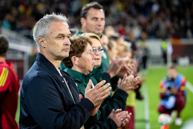 09.10.2026, GER, Fussball, Frauen, Länderspiel, Karlsruhe, Deutschland vs. Australien Christian Wück ( Deutschland, Bundestrainer ) applaudiert vor dem Spiel Karlsruhe BBBank Wildpark Baden-Württemberg Deutschland Copyright: xNordphoto Memmlerx