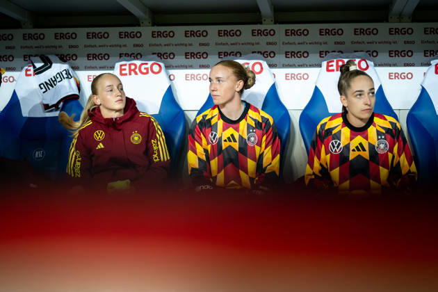 09.10.2026, GER, Fussball, Frauen, Länderspiel, Karlsruhe, Deutschland vs. Australien Luzie Zähringer ( Deutschland ), Laura Dick ( Deutschland, 21 ), Sophia Kleinherne ( Deutschland, 23 ) Karlsruhe BBBank Wildpark Baden-Württemberg Deutschland Copyright: xNordphoto Memmlerx
