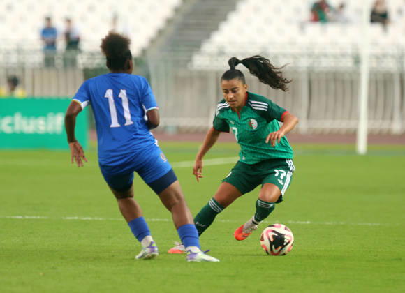 Algerie vs Republique centrafricaine feminine (Qualifications JO Belloumou Ines(R) Joueuse d Algerie se bat pour le ballon, avec Danguiat Avrila de Republique centrafricaine, lors du match Algerie contre Republique centrafricaine feminine, Qualifications JO Los Angeles 2028, au Stade de 5 Juillet a Alger, en Algerie, le 09 Octobre 2026 (Photo By Billel Bensalem APPImages) Alger Algerie Copyright: xAlgà riexPressexPhotosxAPPxBillelxBensalemx xAPPxImagesx 670A1720