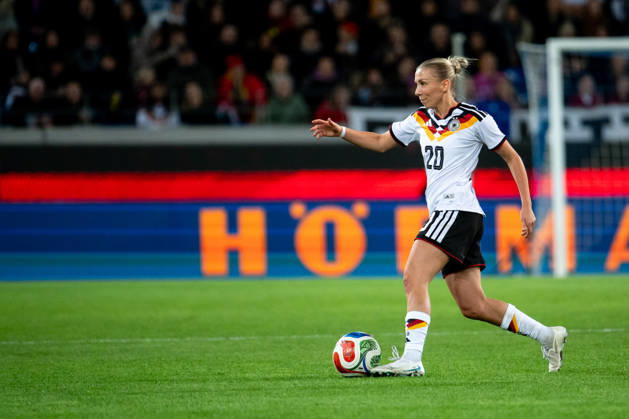 09.10.2026, GER, Fussball, Frauen, Länderspiel, Karlsruhe, Deutschland vs. Australien Elisa Senß ( Deutschland, 20 ) am Ball Karlsruhe BBBank Wildpark Baden-Württemberg Deutschland Copyright: xNordphoto Memmlerx