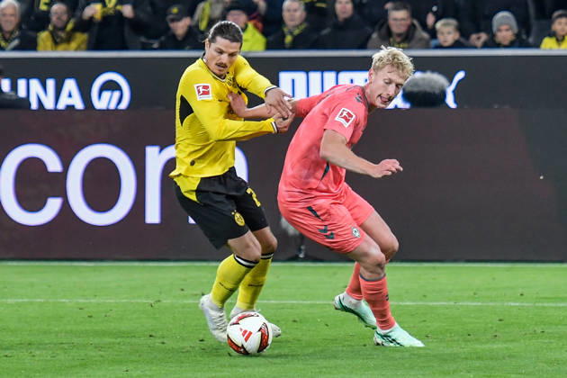 v. li. im Zweikampf Marcel Sabitzer (Dortmund 20) Justin Njinmah (Bremen 11) 09.10.2026 ¢ Fussball ¢ Borussia Dortmund vs SV Werder Bremen, Signal Iduna Park, Dortmund, DFB DFL REGULATIONS PROHIBIT ANY USE OF PHOTOGRAPHS AS IMAGE SEQUENCES AND OR QUASI-VIDEO NRW Germany